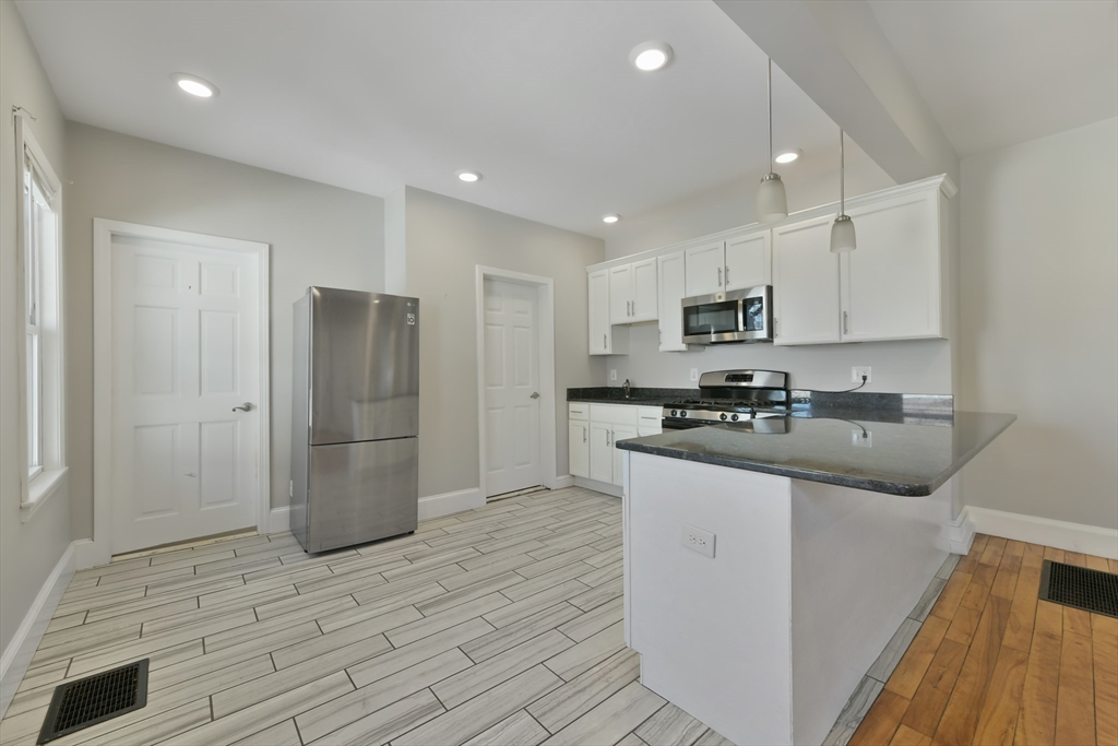 2 bed, 1 bath apartment for rent at 10 Howell Ct Unit 1, Chelsea — photo 2 of 12