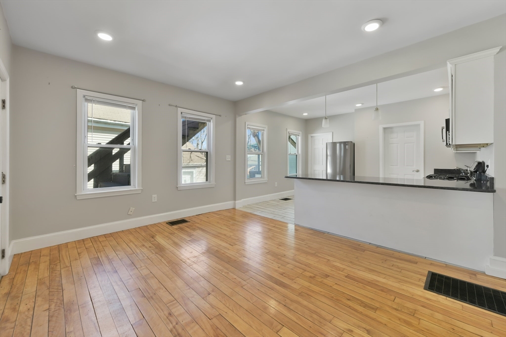 2 bed, 1 bath apartment for rent at 10 Howell Ct Unit 1, Chelsea — photo 5 of 12