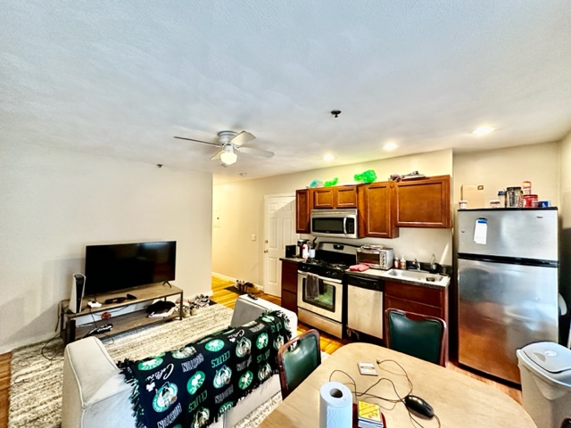 2 bed, 1 bath apartment for rent at 10 Hull St Unit 1, North End — photo 5 of 16