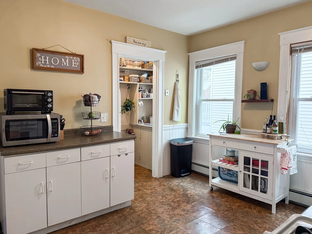 2 bed, 1 bath apartment for rent at 10 Hunnewell Ave Unit 10, Brighton — photo 1 of 23