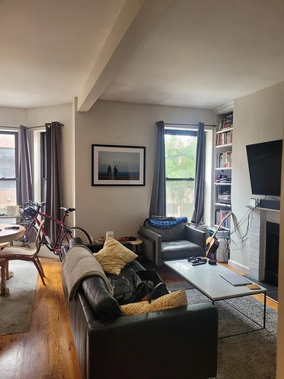 2 bed, 1 bath apartment for rent at 10 Isabella Unit 3, Bay Village — photo 5 of 15
