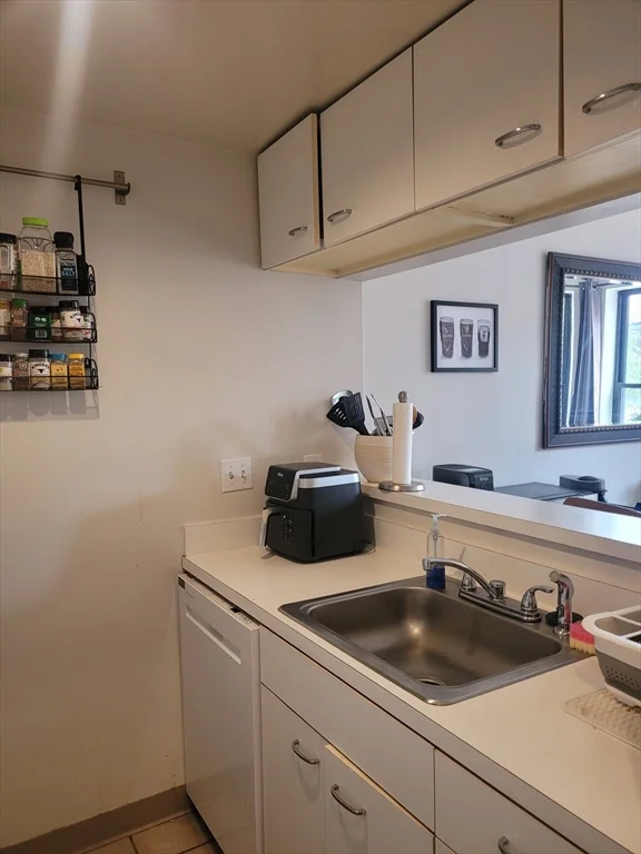 2 bed, 1 bath apartment for rent at 10 Isabella Unit 3, Bay Village — photo 6 of 15