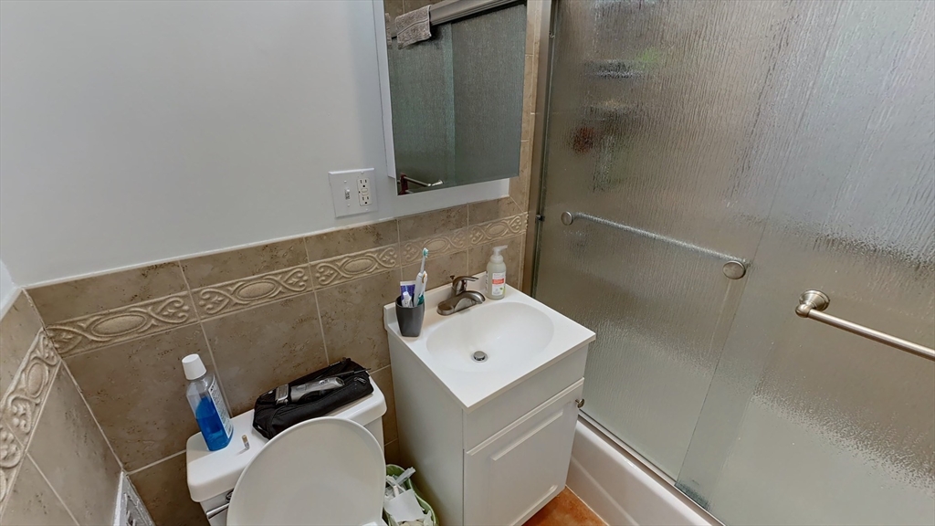 2 bed, 1 bath apartment for rent at 10 Jamaicaway Unit 15, Jamaica Plain — photo 11 of 14