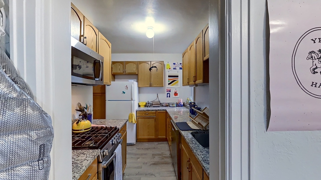2 bed, 1 bath apartment for rent at 10 Jamaicaway Unit 15, Jamaica Plain — photo 5 of 14