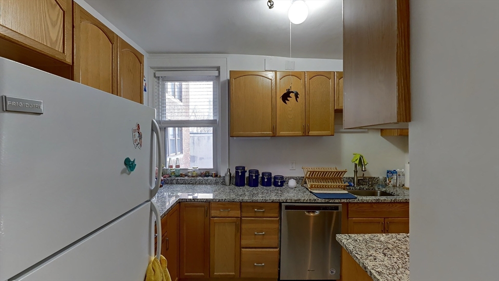 2 bed, 1 bath apartment for rent at 10 Jamaicaway Unit 15, Jamaica Plain — photo 4 of 14