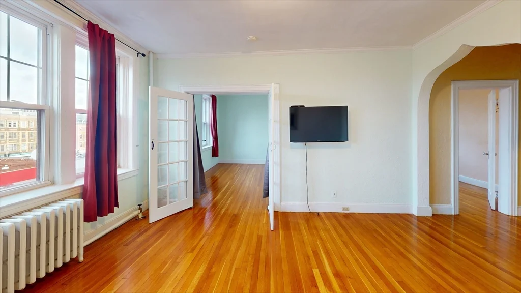 2 bed, 1 bath apartment for rent at 10 Jamaicaway Unit 24, Jamaica Plain — photo 2 of 9