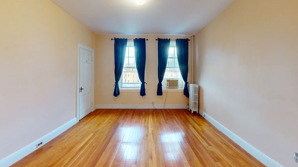 2 bed, 1 bath apartment for rent at 10 Jamaicaway Unit 24, Jamaica Plain — photo 4 of 9