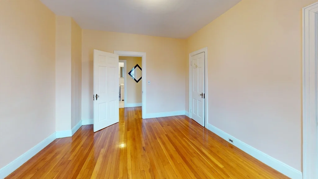 2 bed, 1 bath apartment for rent at 10 Jamaicaway Unit 24, Jamaica Plain — photo 3 of 9