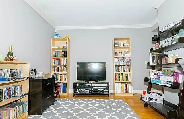 1 bed, 1 bath apartment for rent at 10 Jamaicaway Unit 7, Jamaica Plain — photo 2 of 9