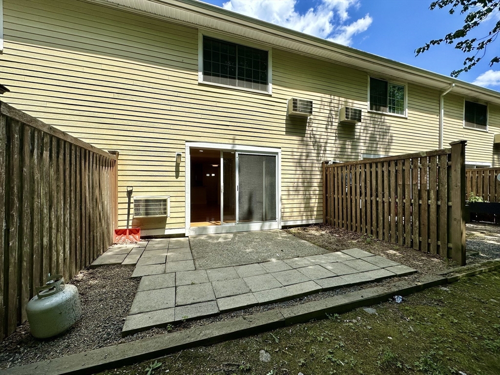 2 bed, 1 bath apartment for rent at 10 Janet Rd Unit 7, Easton — photo 2 of 19