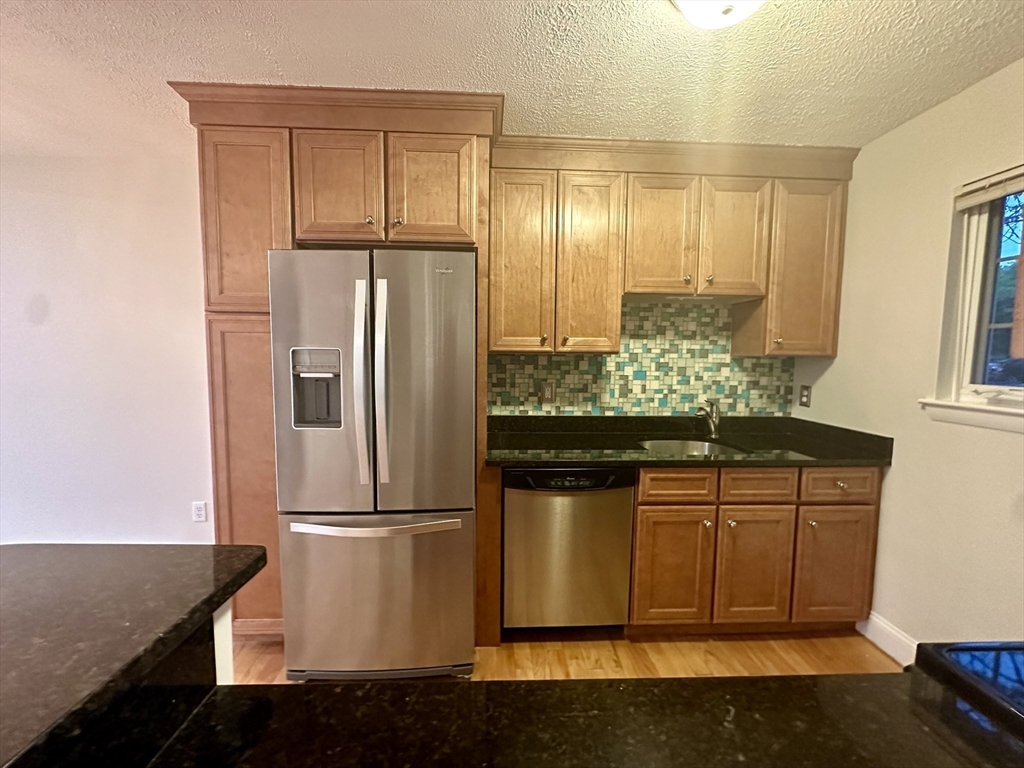 2 bed, 1 bath apartment for rent at 10 Janet Rd Unit 7, Easton — photo 3 of 19