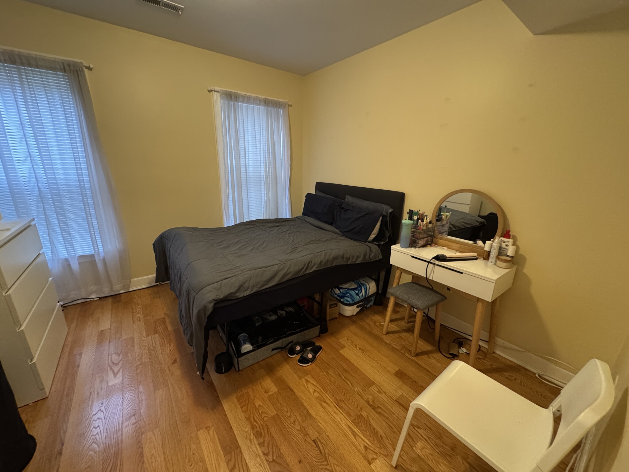 3 bed, 2 bath apartment for rent at 10 Jay St Unit 02, Davis Square — photo 9 of 23