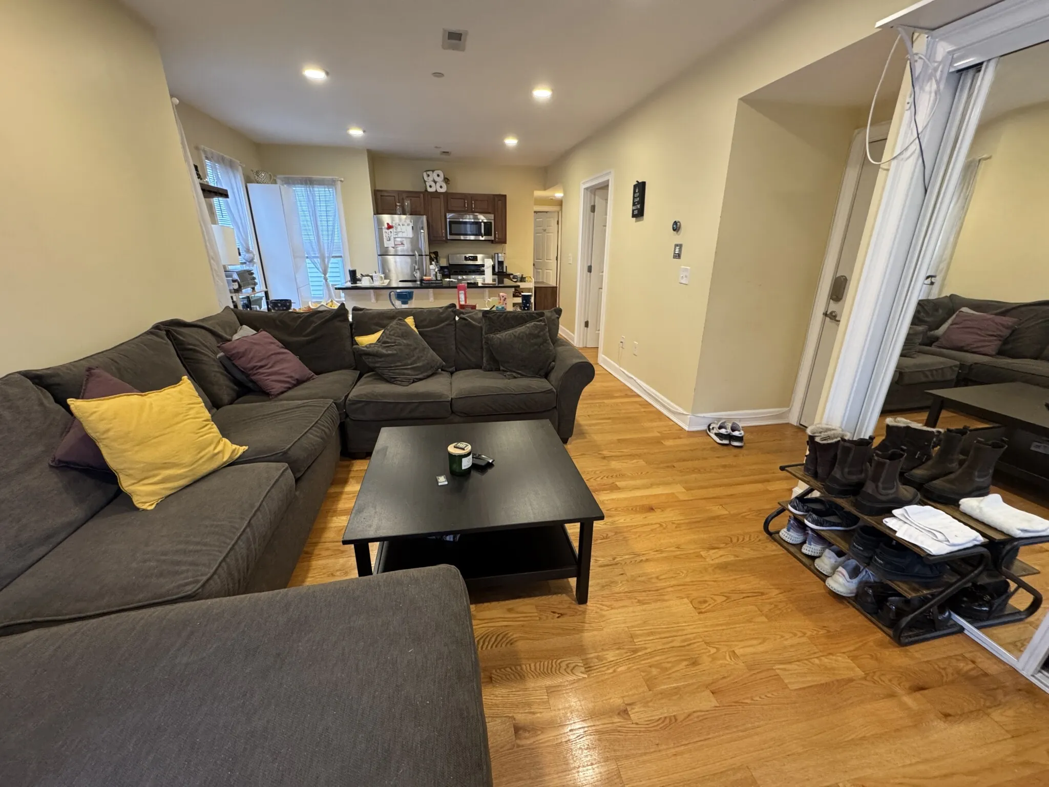 3 bed, 2 bath apartment for rent at 10 Jay St Unit 2, Davis Square — photo 4 of 23