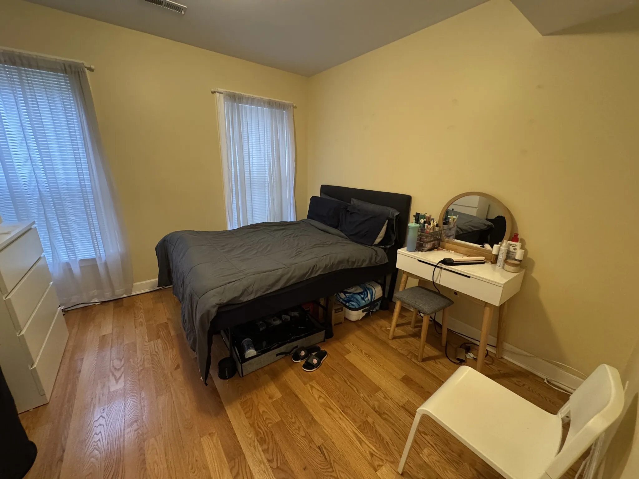 3 bed, 2 bath apartment for rent at 10 Jay St Unit 2, Davis Square — photo 9 of 23