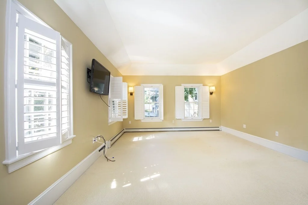 5 bed, 2 bath apartment for rent at 10 Joy Pl, Cohasset — photo 9 of 29