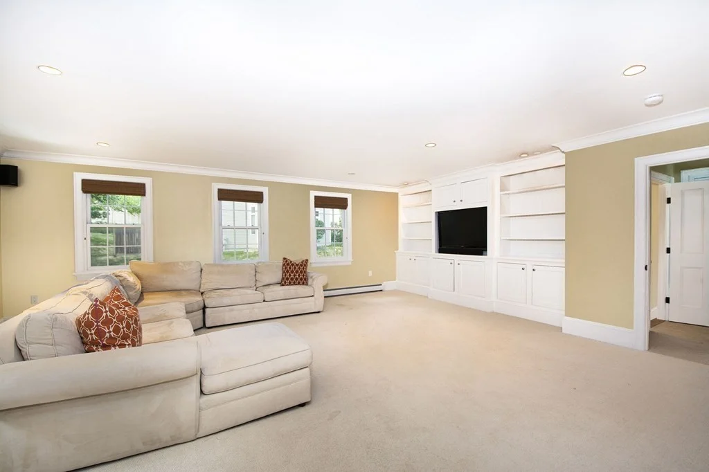 5 bed, 2 bath apartment for rent at 10 Joy Pl, Cohasset — photo 6 of 29