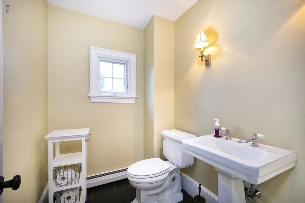 5 bed, 2 bath apartment for rent at 10 Joy Pl, Cohasset — photo 29 of 29