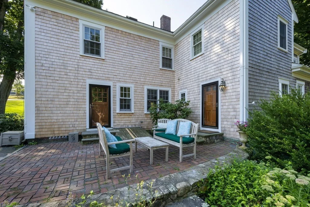 5 bed, 2 bath apartment for rent at 10 Joy Pl, Cohasset — photo 2 of 29