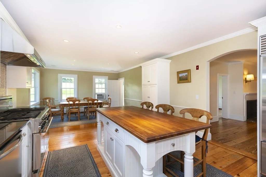 5 bed, 2 bath apartment for rent at 10 Joy Pl, Cohasset — photo 4 of 29