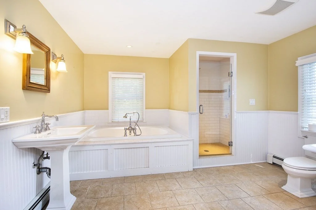 5 bed, 2 bath apartment for rent at 10 Joy Pl, Cohasset — photo 8 of 29