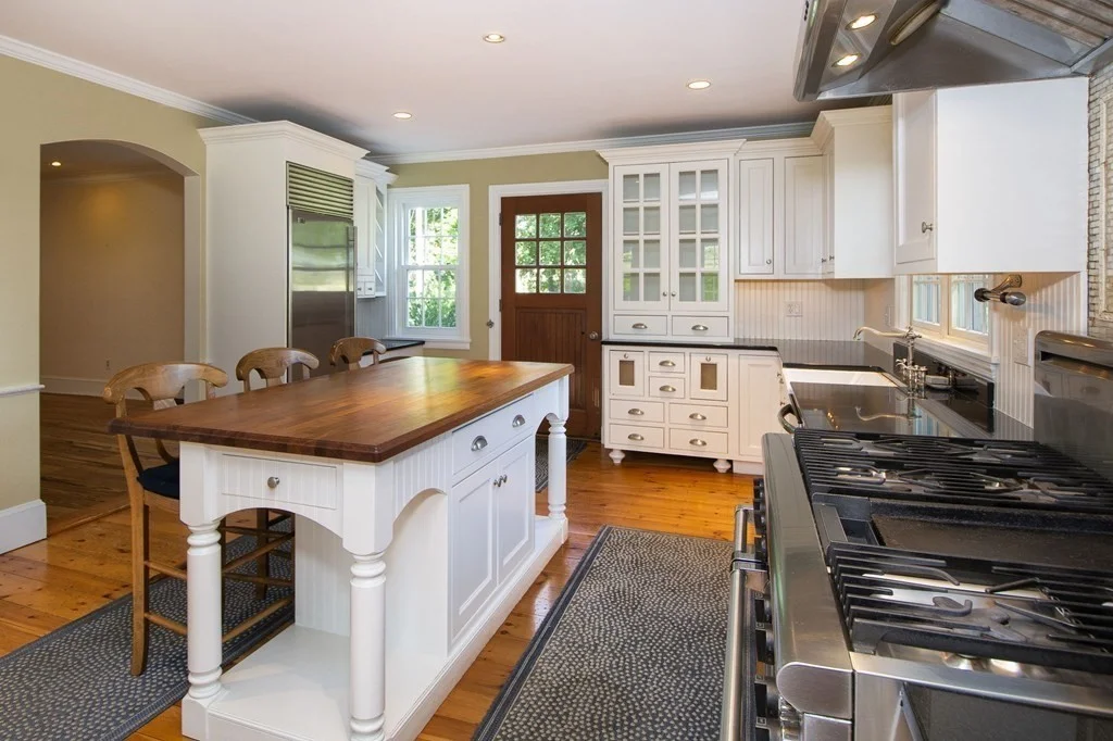 5 bed, 2 bath apartment for rent at 10 Joy Pl, Cohasset — photo 19 of 29