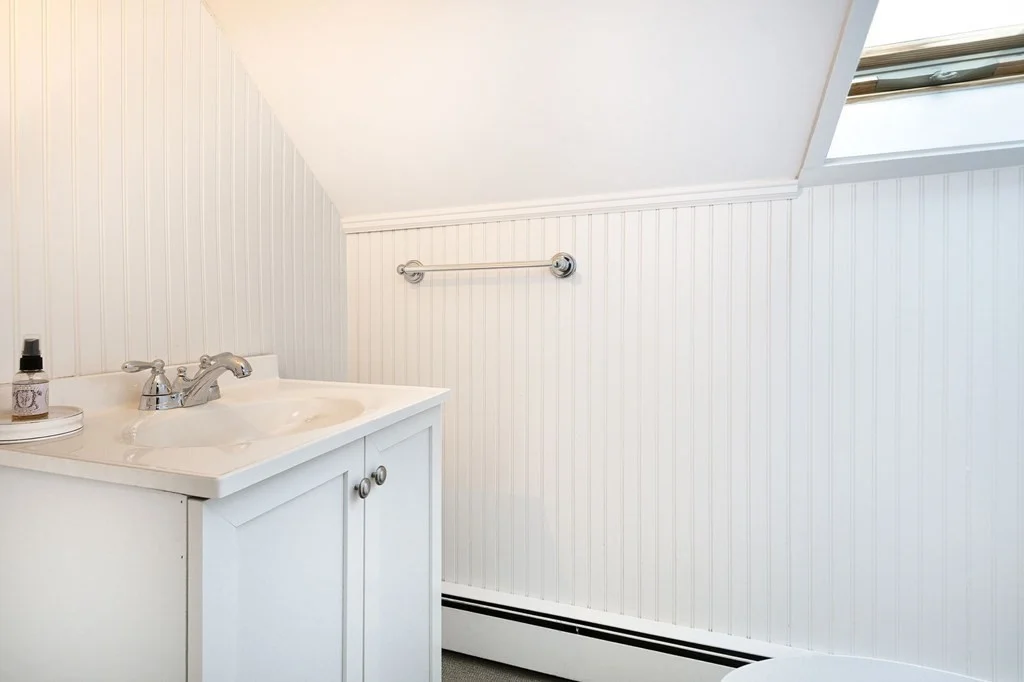 5 bed, 2 bath apartment for rent at 10 Joy Pl, Cohasset — photo 22 of 29