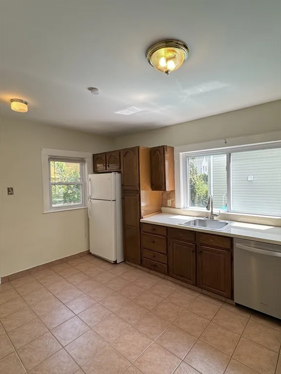 2 bed, 1 bath apartment for rent at 10 Laurel Ter Unit 1, Ward Two — photo 11 of 21