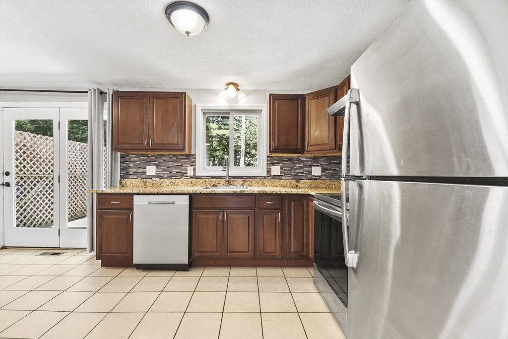 3 bed, 1 bath apartment for rent at 10 Lawndale Rd Unit 1, Mansfield — photo 6 of 33