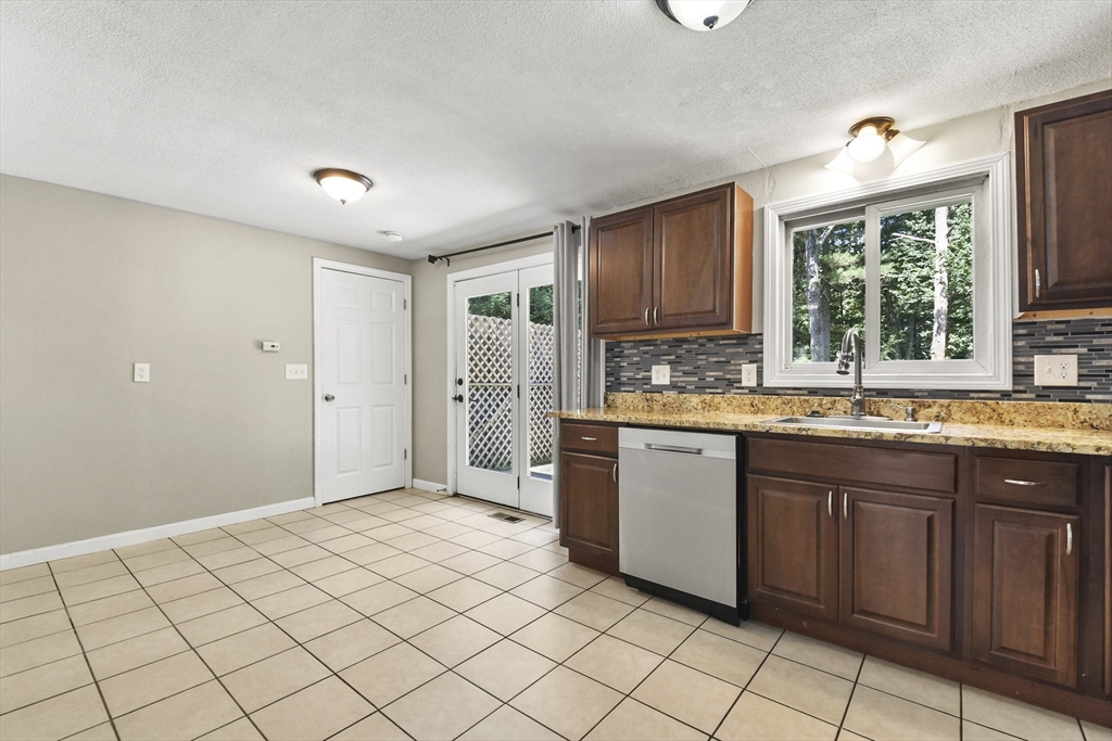 3 bed, 1 bath apartment for rent at 10 Lawndale Rd Unit 1, Mansfield — photo 5 of 33