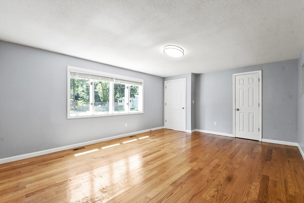 3 bed, 1 bath apartment for rent at 10 Lawndale Rd Unit 1, Mansfield — photo 3 of 33