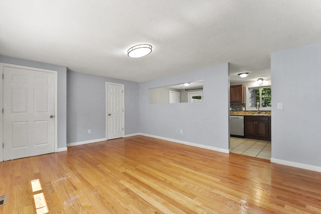 3 bed, 1 bath apartment for rent at 10 Lawndale Rd Unit 1, Mansfield — photo 10 of 33