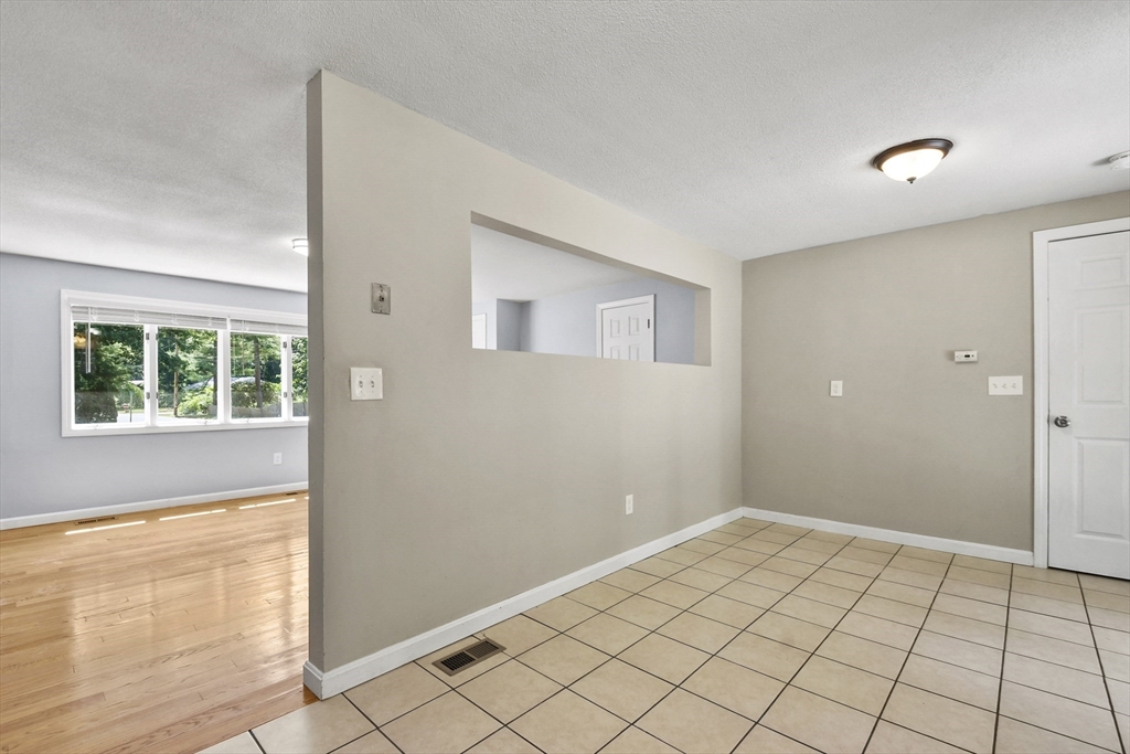 3 bed, 1 bath apartment for rent at 10 Lawndale Rd Unit 1, Mansfield — photo 4 of 33