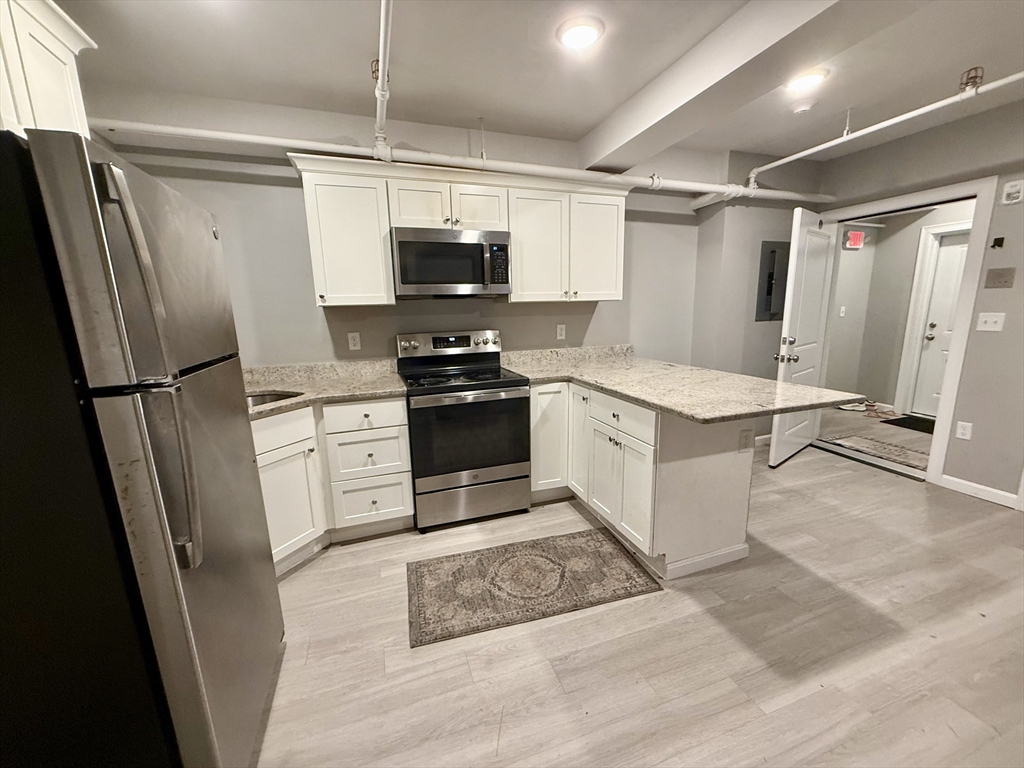 1 bed, 1 bath apartment for rent at 10 Leyden St Unit 1, Downtown — photo 3 of 11