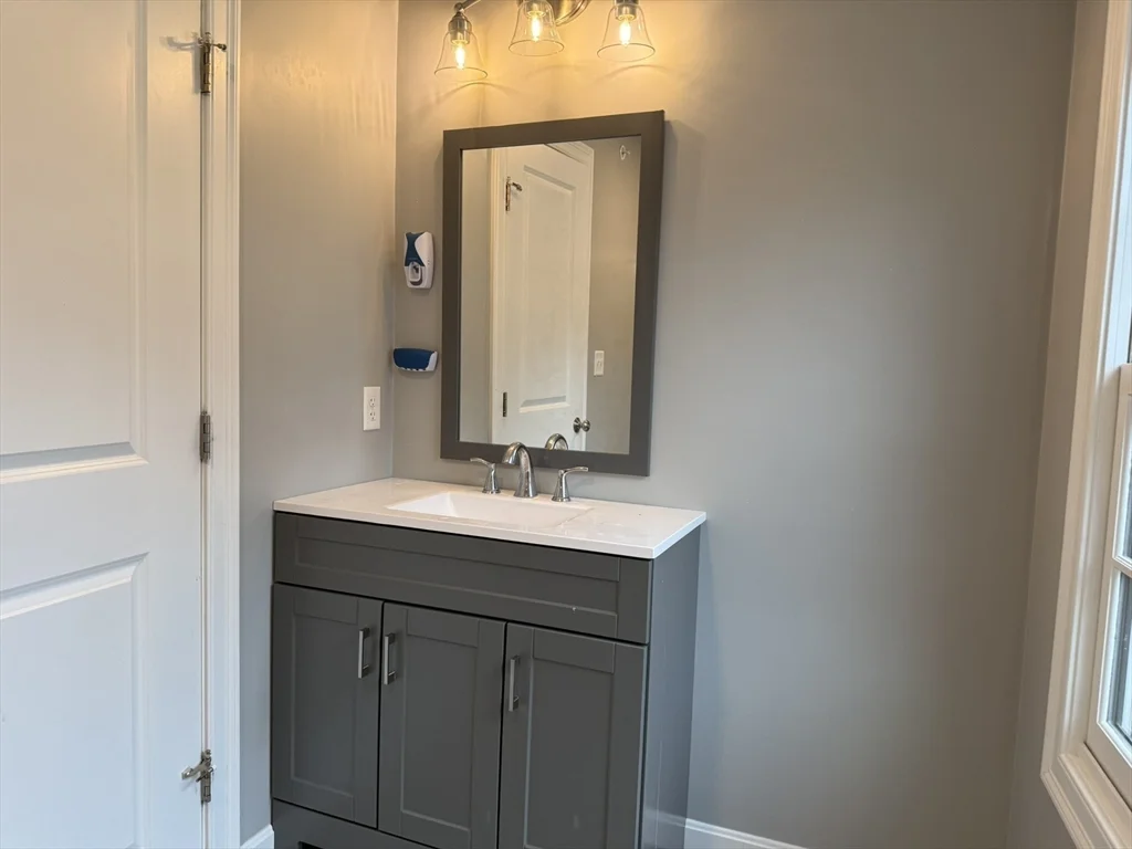 2 bed, 1 bath apartment for rent at 10 Leyden St Unit 3, Plymouth — photo 10 of 15