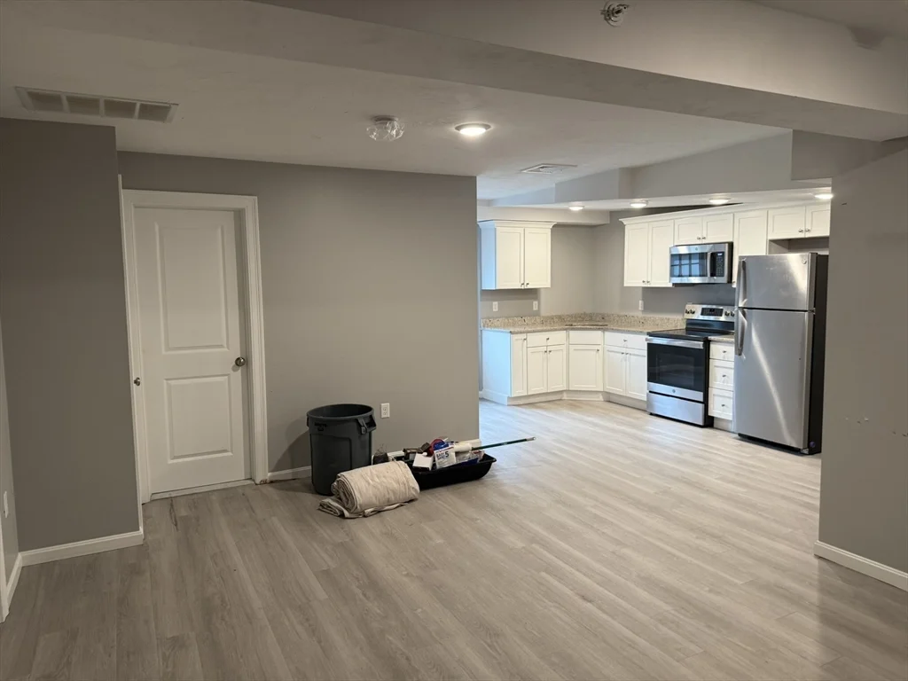 2 bed, 1 bath apartment for rent at 10 Leyden St Unit 3, Plymouth — photo 5 of 15