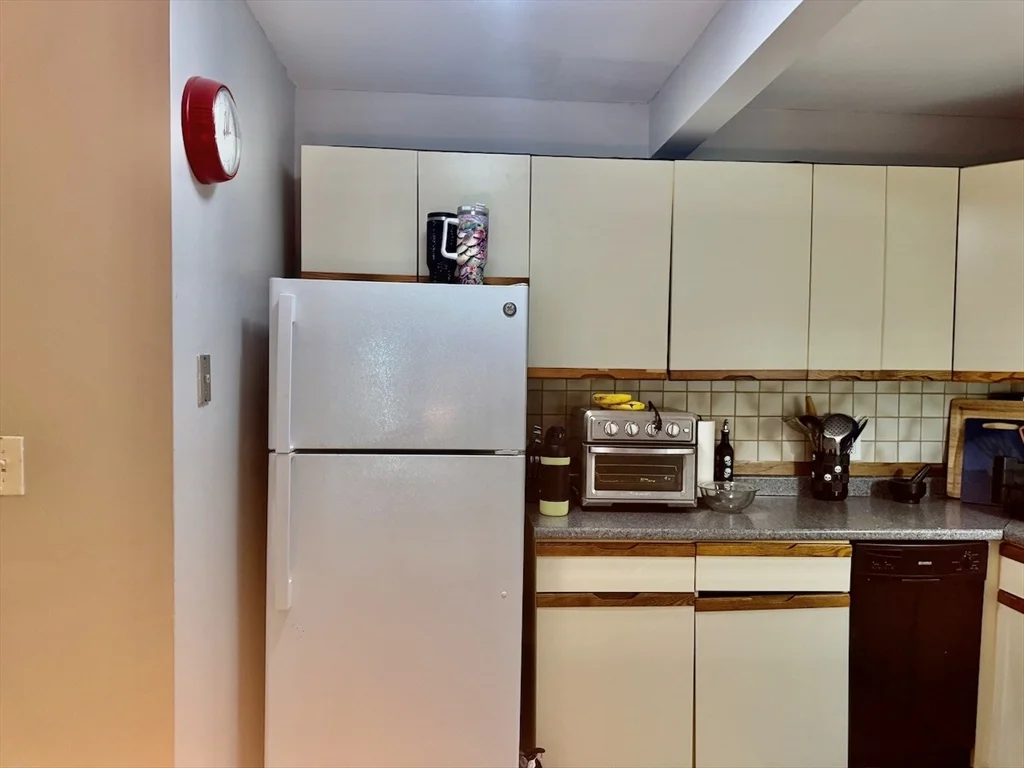1 bed, 1 bath apartment for rent at 10 Linda Ln Unit 2-6, Dorchester — photo 10 of 16