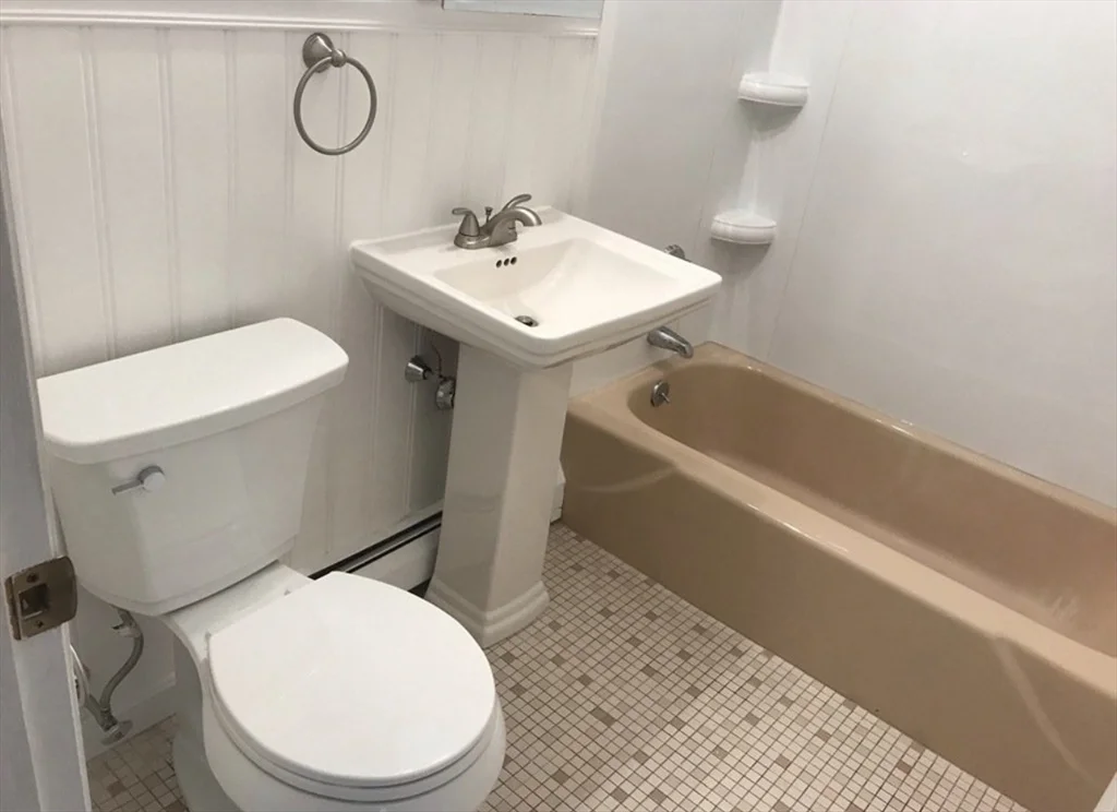 1 bed, 1 bath apartment for rent at 10 Linda Ln Unit 2, Dorchester — photo 3 of 4