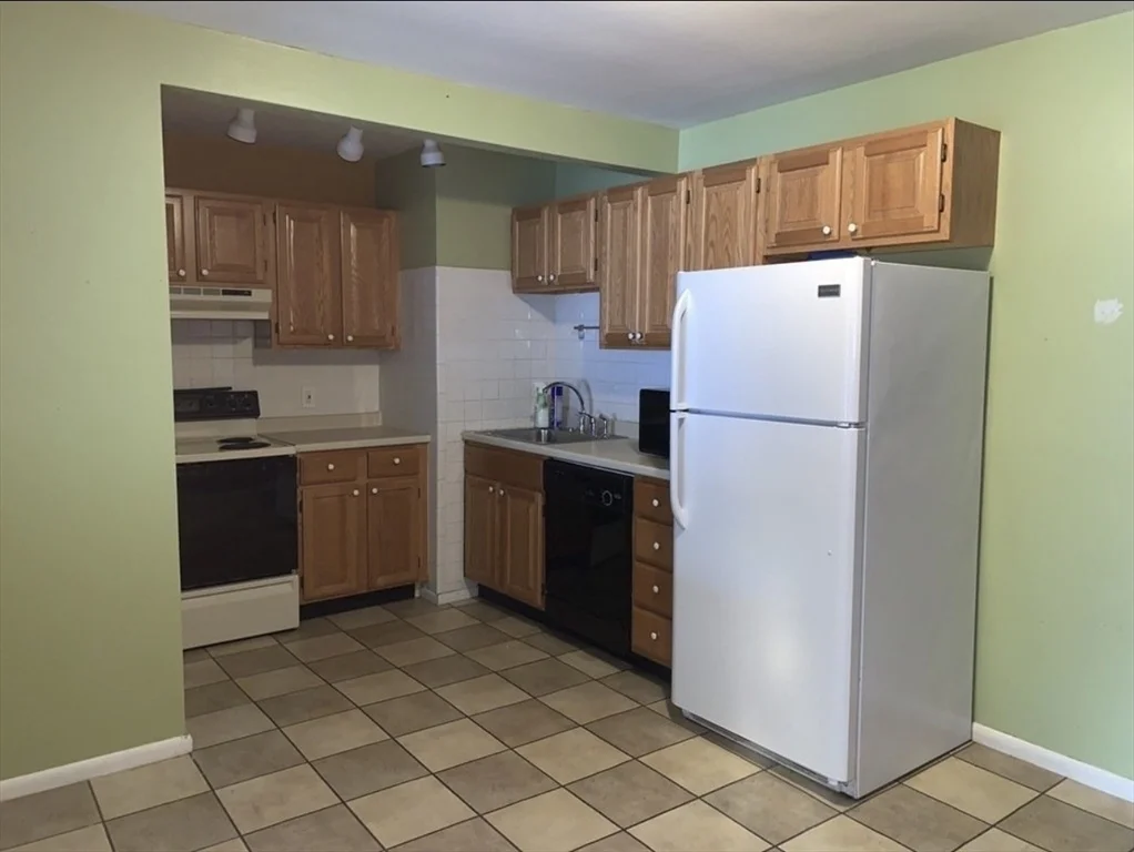 1 bed, 1 bath apartment for rent at 10 Linda Ln Unit 2, Dorchester — photo 4 of 4