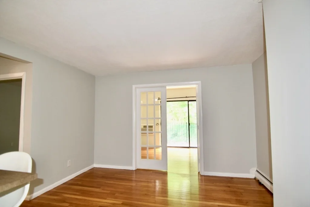 1 bed, 1 bath apartment for rent at 10 Linda Ln Unit 3-6, Dorchester — photo 6 of 17