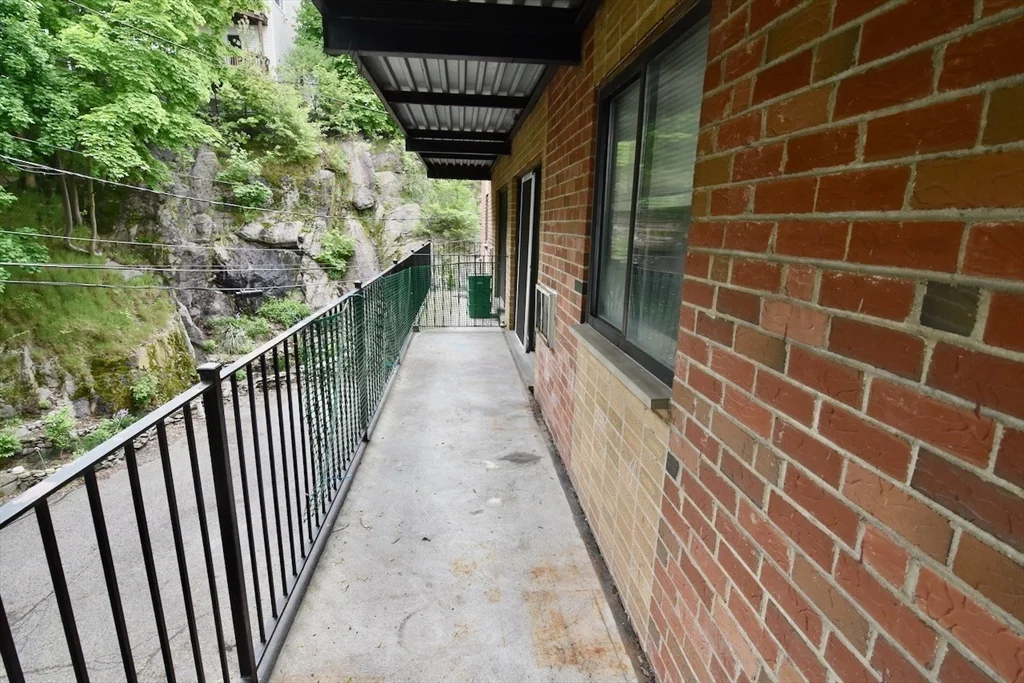 1 bed, 1 bath apartment for rent at 10 Linda Ln Unit 3-6, Dorchester — photo 15 of 17