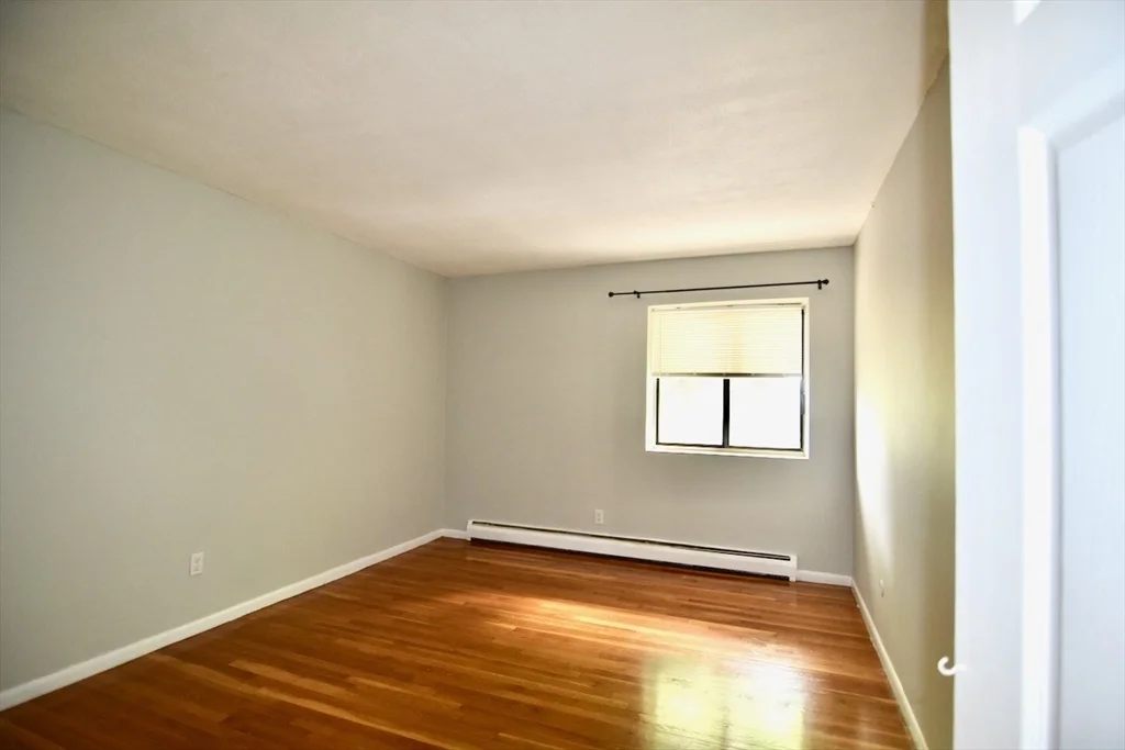 1 bed, 1 bath apartment for rent at 10 Linda Ln Unit 3-6, Dorchester — photo 12 of 17