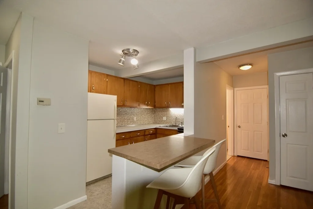 1 bed, 1 bath apartment for rent at 10 Linda Ln Unit 3-6, Dorchester — photo 4 of 17