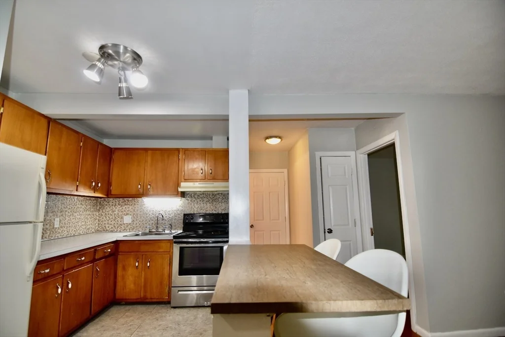 1 bed, 1 bath apartment for rent at 10 Linda Ln Unit 3-6, Dorchester — photo 14 of 17