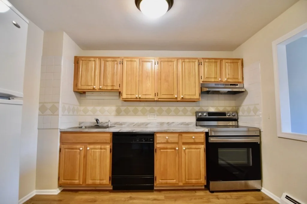 2 bed, 1 bath apartment for rent at 10 Linda Ln Unit 4-1, Dorchester — photo 3 of 21