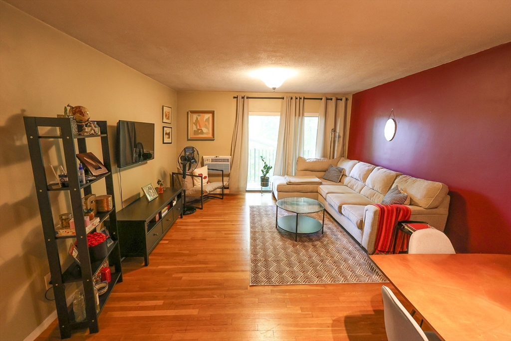 2 bed, 1 bath apartment for rent at 10 Linda Ln Unit 4-2, Dorchester — photo 4 of 13