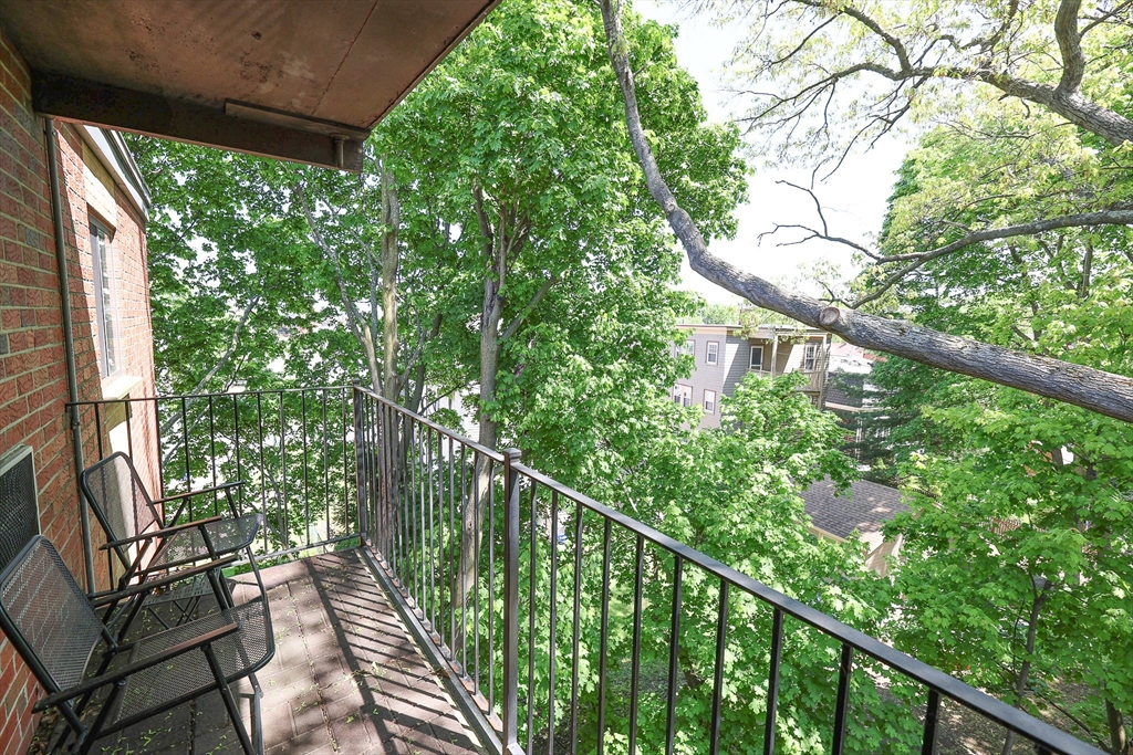2 bed, 1 bath apartment for rent at 10 Linda Ln Unit 4-2, Dorchester — photo 12 of 13