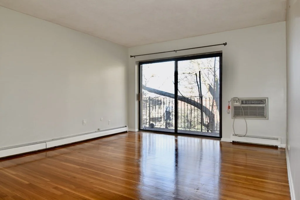 1 bed, 1 bath apartment for rent at 10 Linda Ln Unit 4-4, Dorchester — photo 4 of 14