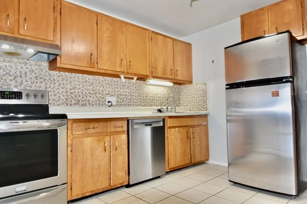 1 bed, 1 bath apartment for rent at 10 Linda Ln Unit 4-4, Dorchester — photo 2 of 14