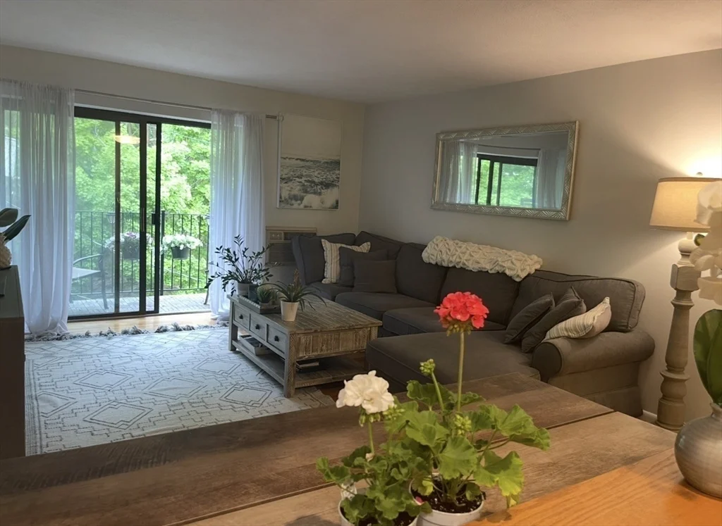 2 bed, 1 bath apartment for rent at 10 Linda Ln Unit 48, Dorchester — photo 4 of 13