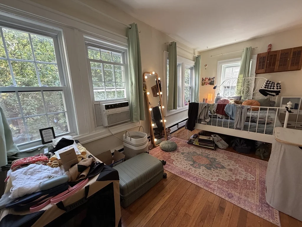 3 bed, 2 bath apartment for rent at 10 Lindall Pl Unit 5, Beacon Hill — photo 3 of 23